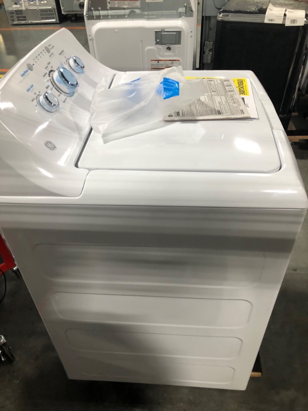 Photo 4 of GE 4.2-cu ft Agitator Top-Load Washer (White)