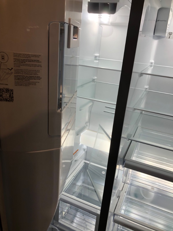 Photo 4 of Whirlpool 28.4-cu ft Side-by-Side Refrigerator with Ice Maker (Fingerprint Resistant Stainless Steel)

