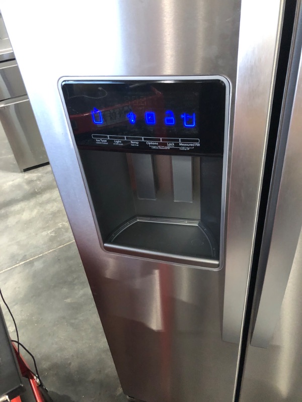 Photo 8 of Whirlpool 28.4-cu ft Side-by-Side Refrigerator with Ice Maker (Fingerprint Resistant Stainless Steel)
