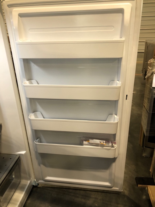 Photo 4 of ***PARTS ONLY***  Midea Garage Ready 17-cu ft Frost-free Convertible Upright Freezer/Refrigerator (White) ENERGY STAR
