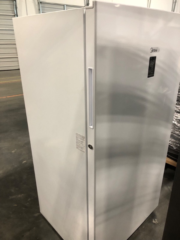 Photo 2 of ***PARTS ONLY***  Midea Garage Ready 17-cu ft Frost-free Convertible Upright Freezer/Refrigerator (White) ENERGY STAR
