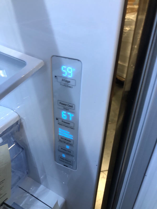 Photo 6 of Samsung 27-cu ft French Door Refrigerator with Dual Ice Maker (Fingerprint Resistant Stainless Steel) ENERGY STAR
