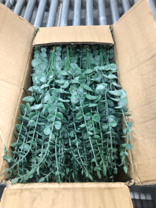 Photo 3 of 600 Pcs 3 Kinds Mixed Eucalyptus Leaves Stems Bulk Artificial Silver Dollar Eucalyptus Leaves Picks Dried Eucalyptus Bundle Faux Spray for Wedding Vase Bouquet Floral Arrangement Decor (Green) Green 600