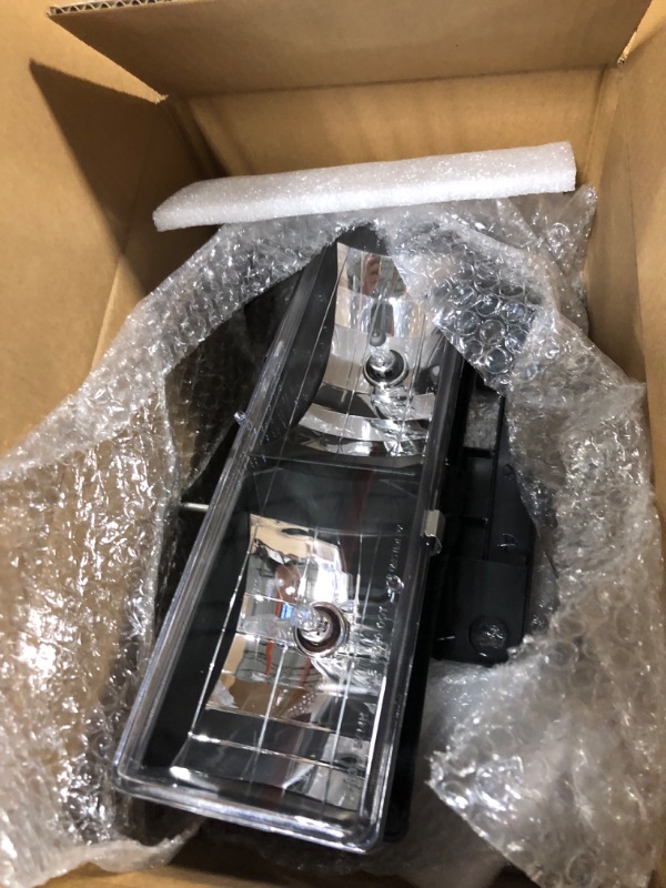Photo 1 of DNA Motoring HL-OH-8P-C10-3G-BK-CL1 Black Housing Headlights Compatible with 94-99 Suburban / C1500 K1500 C K / 95-99 Yukon Black Housing / Clear Corner