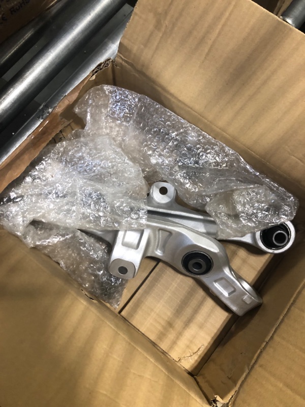 Photo 1 of Front Lower Forward Control Arm Assembly Compatible With 2003 04 05 06 07 08 09 Nissan 350Z Infiniti G35 RWD Driver Passenger Side AUQDD 2PCS K641594 K641595 Left Right Professional Suspension