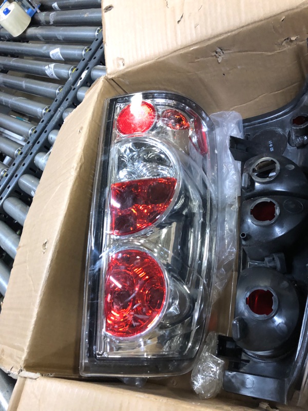 Photo 2 of AUTOSAVER88 Tail lights Compatible with 1999-2006 Chevy Chevrolet Silverado 1500 2500 3500/2007 with Classic Body Style, 1999-2002 GMC Sierra 1500 2500 3500, Does Not Fit Barn Door or Stepside Models OE Replacement/Chrome Clear Lens