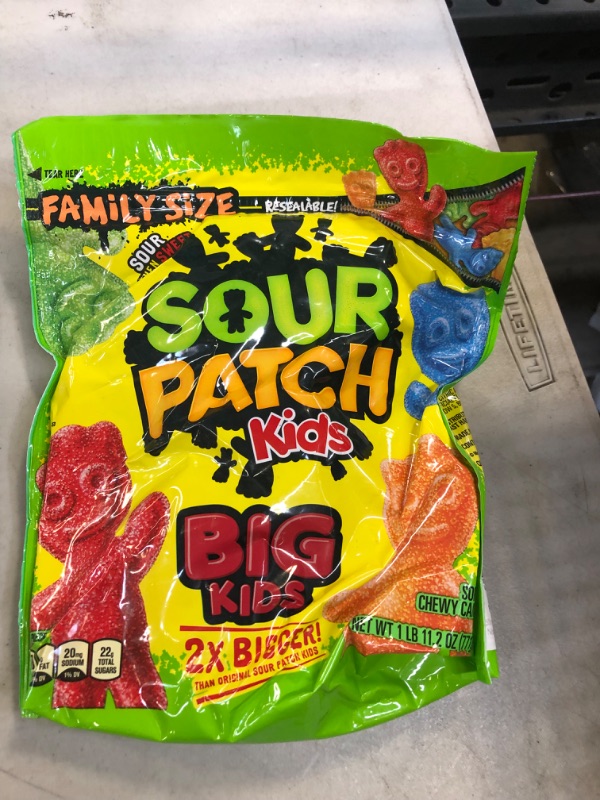 Photo 2 of  SOUR PATCH KIDS Big Kids Soft & Chewy Candy, Family Size, 1.7 lb 1 lb 11.2 Oz oct 2023