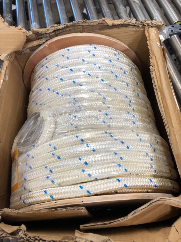Photo 1 of Extreme Max 3006.2544 BoatTector Double Braid Nylon Anchor Line with Thimble - 3/4" x 300', White with Blue Tracer 3/4" x 300' White w/ Blue