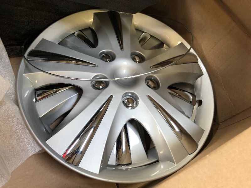 Photo 3 of Custom Accessories 96411 GT-5 Silver 15" Wheel Cover, Pack of 4 - - -  ONE IS CRACKED 