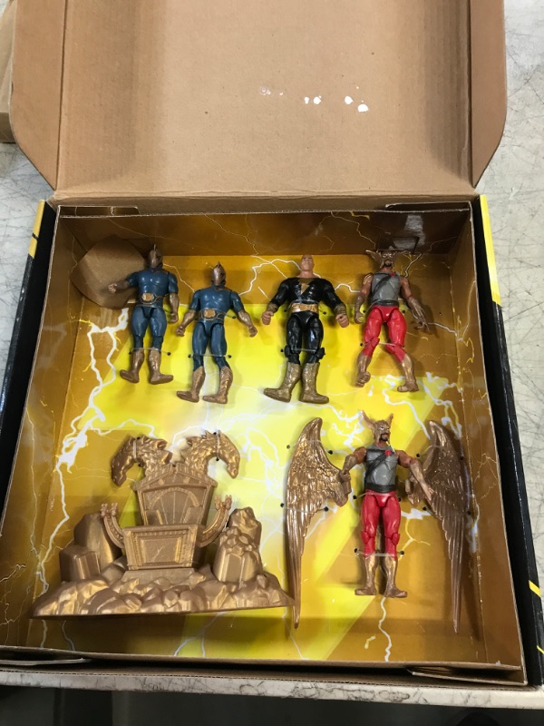 Photo 2 of DC Comics, Black Adam and Justice Society Set, 4-inch Black Adam Toy Figures and Throne | Hawkman, Dr. Fate, Atom Smasher, Cyclone | Kids Toys for Boys and Girls Ages 3 and Up (Amazon Exclusive)