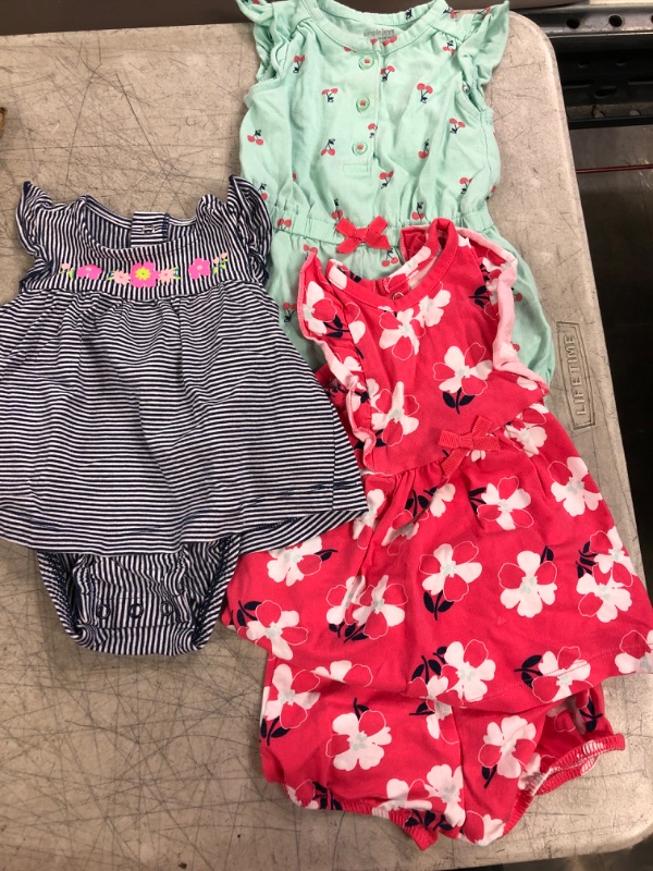 Photo 1 of 3 piece set- infant outfits floral 
size- 0-3 