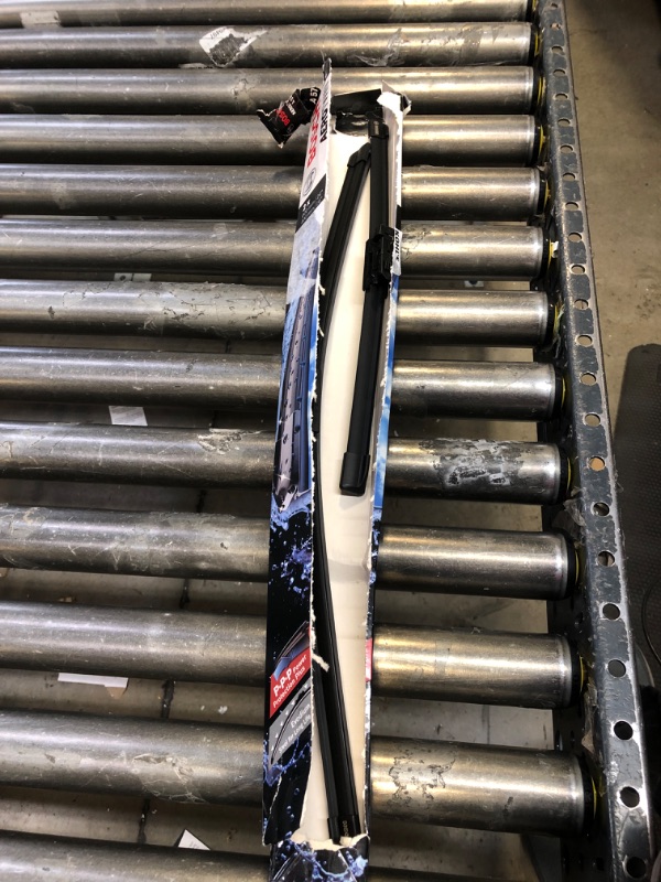 Photo 1 of Bosch Aerotwin 3397007579 Original Equipment Replacement Wiper Blade - 24"/16" (Set of 2) Pinch Tab