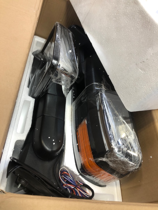 Photo 2 of  Folding Towing Mirrors Compatible Turn Signal Light Tow Mirror Set
car model unknown****