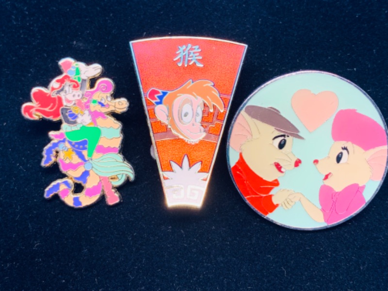 Photo 1 of 985140… 3 Disney pins