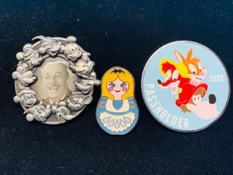 Photo 1 of 985143… 3 Disney pins