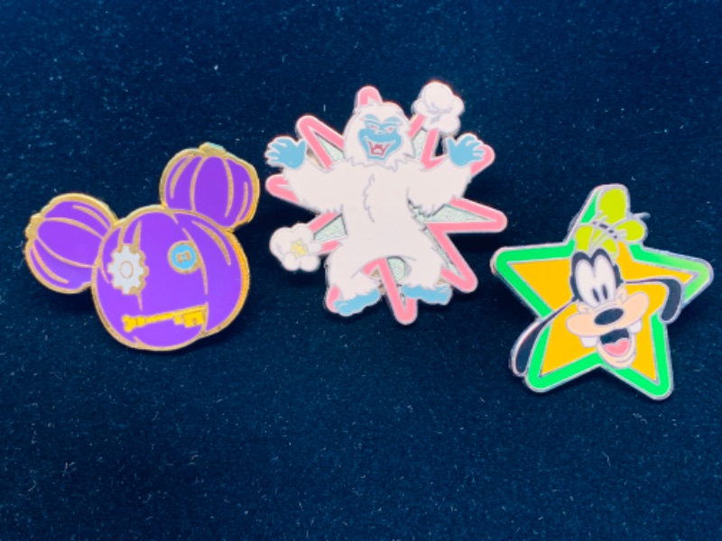 Photo 1 of 985144… 3 Disney pins