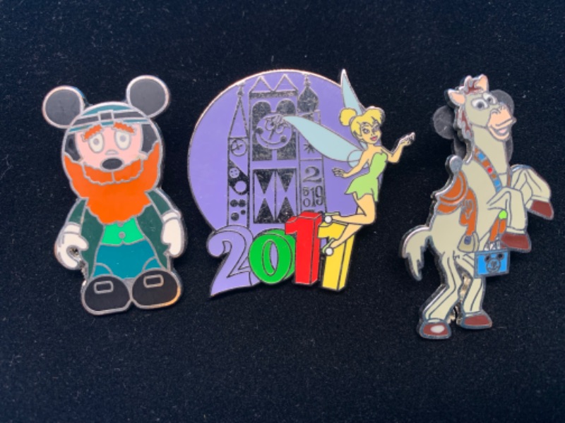 Photo 1 of 985145… 3 Disney pins