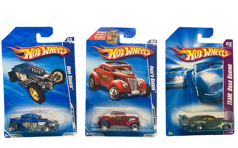 Photo 1 of 895361… 3 hot wheels die cast specialty cars