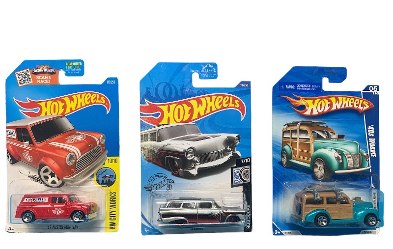 Photo 1 of 985363… 3 hot wheels die cast cars