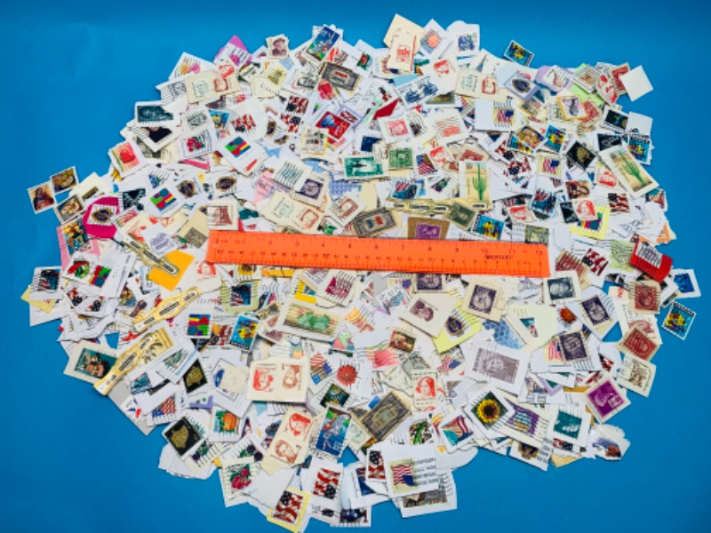 Photo 1 of 985572…hundreds and hundreds of misc used stamps