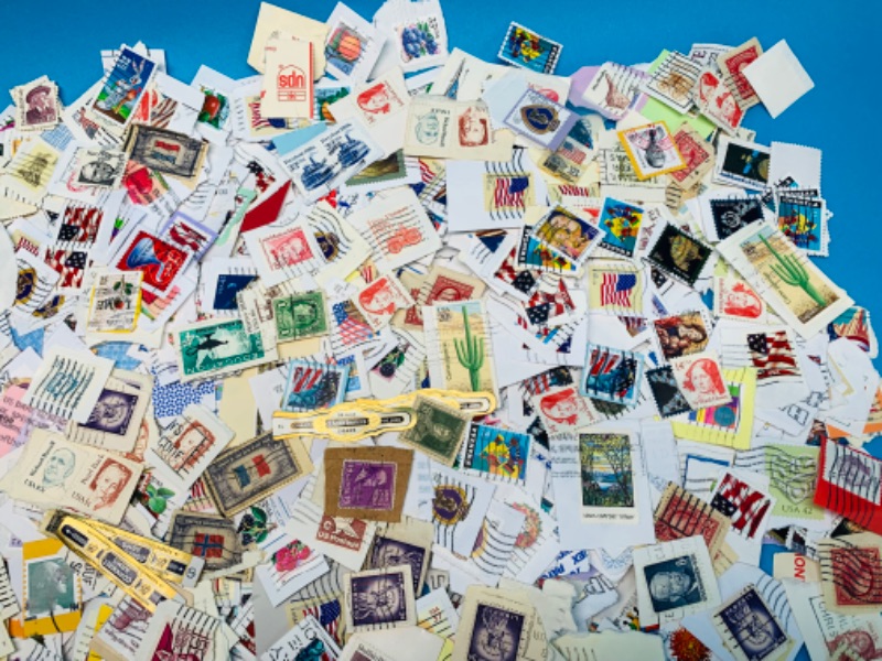 Photo 2 of 985572…hundreds and hundreds of misc used stamps