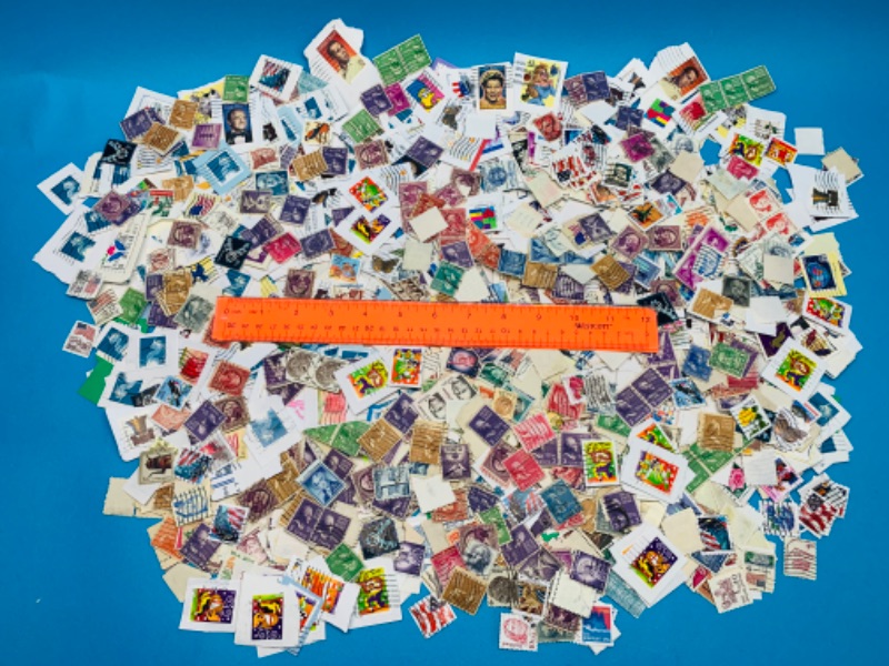 Photo 1 of 985574… hundreds of miscellaneous used stamps 