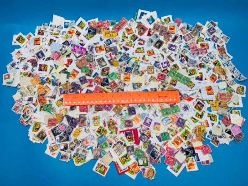 Photo 1 of 985575… hundreds of miscellaneous used stamps 