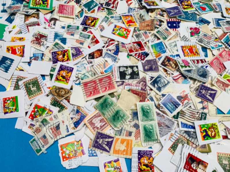 Photo 3 of 985576…hundreds of miscellaneous used stamps 