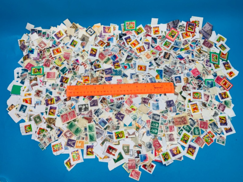 Photo 1 of 985576…hundreds of miscellaneous used stamps 