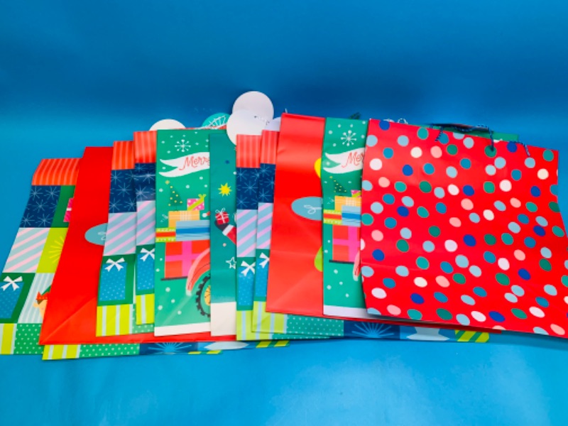 Photo 1 of 985720… 12 Xlarge Christmas gift bags 