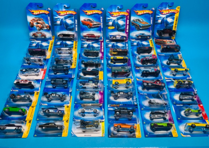 Photo 1 of 985805…48 Hot Wheels die cast cars