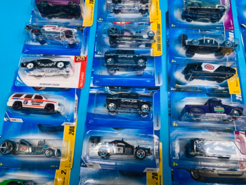 Photo 3 of 985805…48 Hot Wheels die cast cars