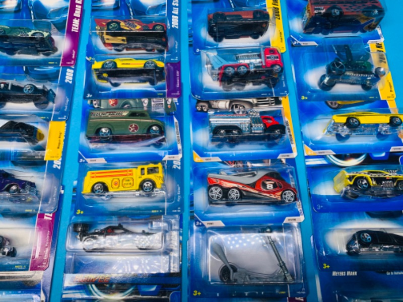 Photo 8 of 985805…48 Hot Wheels die cast cars