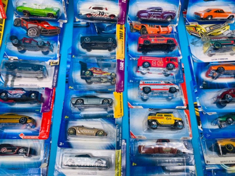 Photo 5 of 985807…48 Hot Wheels die cast cars