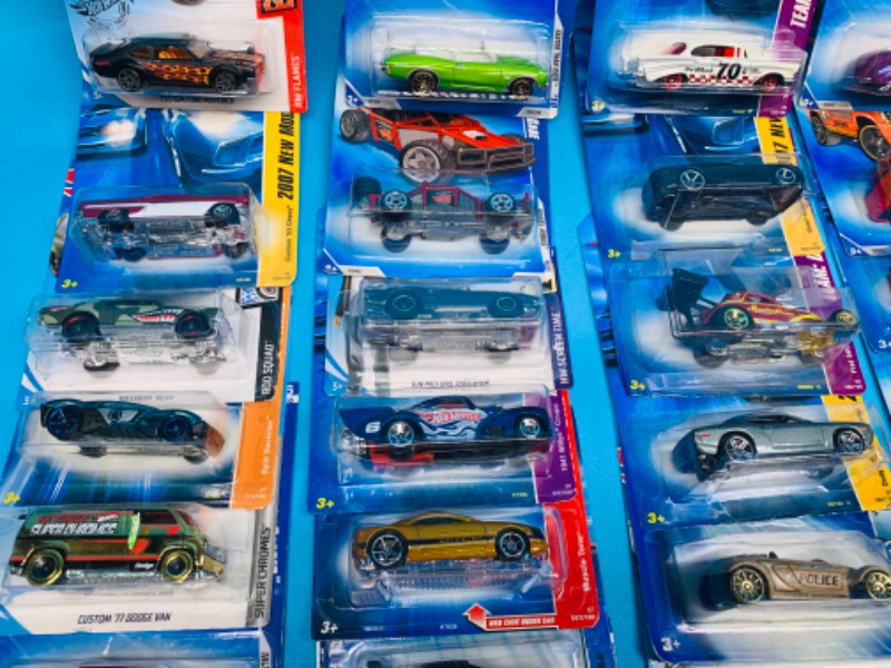 Photo 2 of 985807…48 Hot Wheels die cast cars