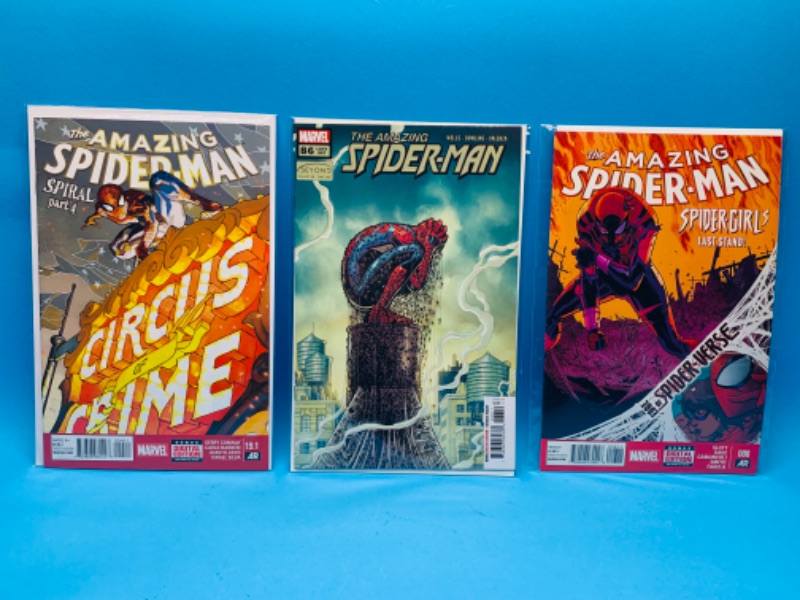 Photo 1 of 985816…3 Spider-Man comics in plastic sleeves 