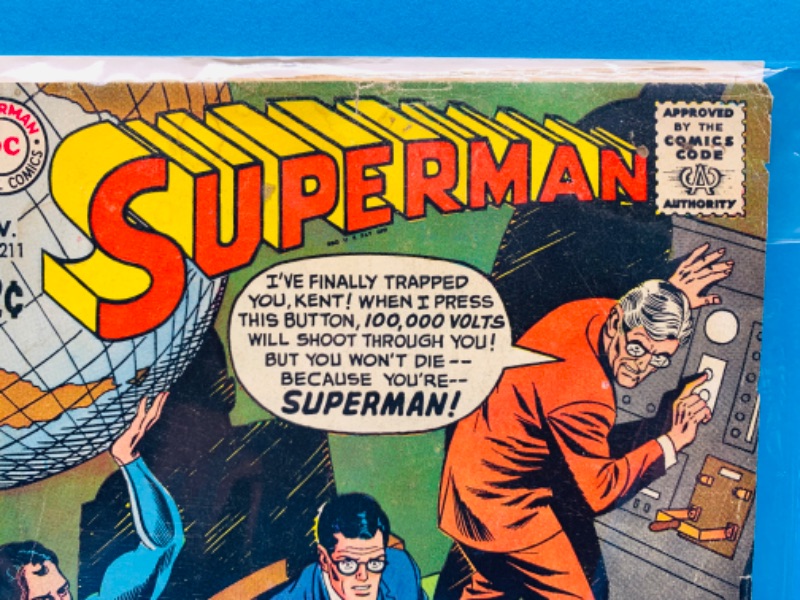 Photo 5 of 985951…vintage $.12 cent Superman comic 211 in plastic sleeve- wear, folds, creases 