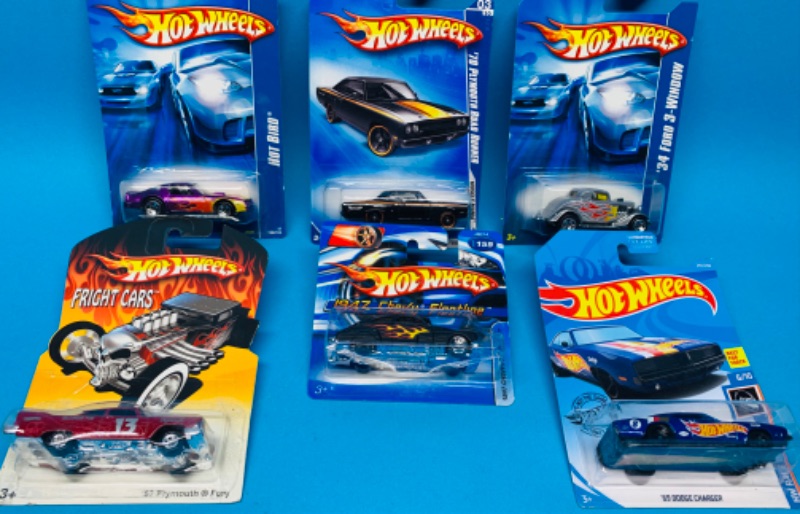 Photo 1 of 986002…  6 hot wheels die cast cars 