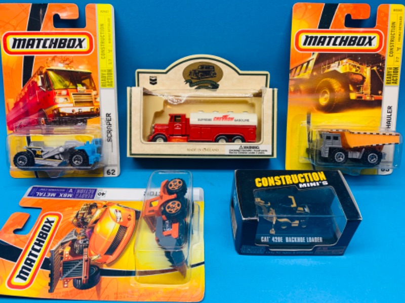 Photo 1 of 986075…5 die cast construction vehicles 