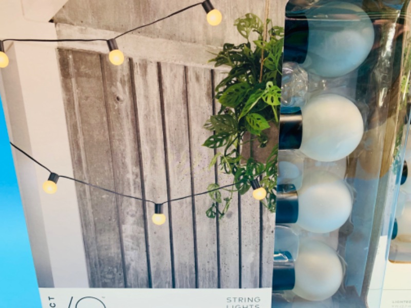 Photo 1 of 986270… 4 boxes of string lights- 10 bulbs per box can connect 8 strands end to end 