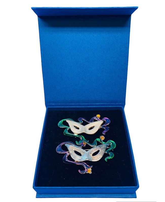 Photo 1 of 986442…2 fashion pins in gift box 