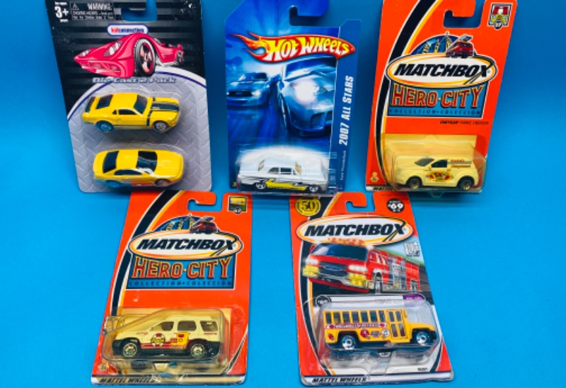 Photo 1 of 986771…6 die cast cars