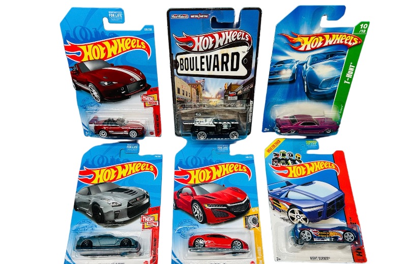 Photo 1 of 986913… 6 hot wheels die cast cars 