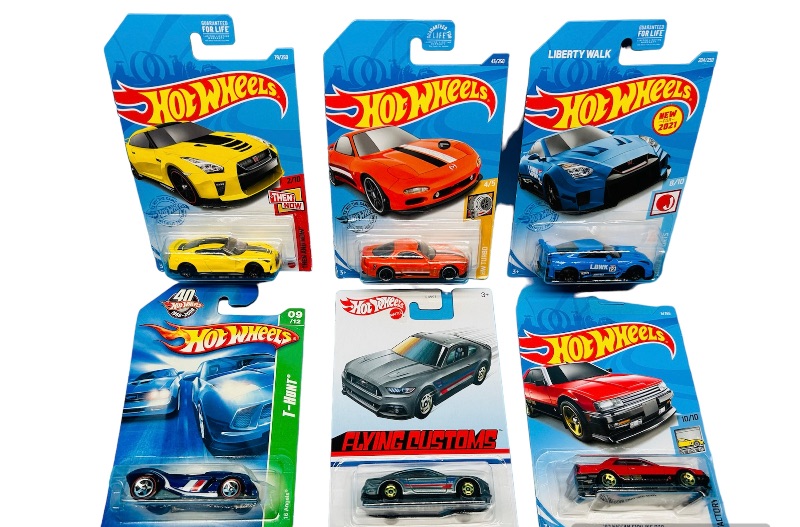 Photo 1 of 986915… 6 hot wheels die cast cars 