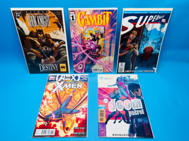 Photo 1 of 987253…5  comics in plastic sleeves 