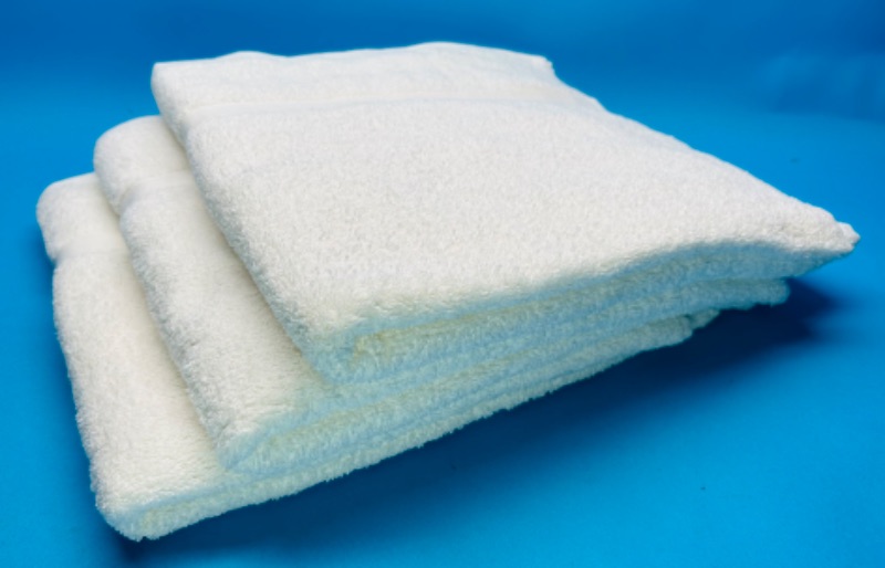 Photo 1 of 987311…3 large fluffy bath towels 