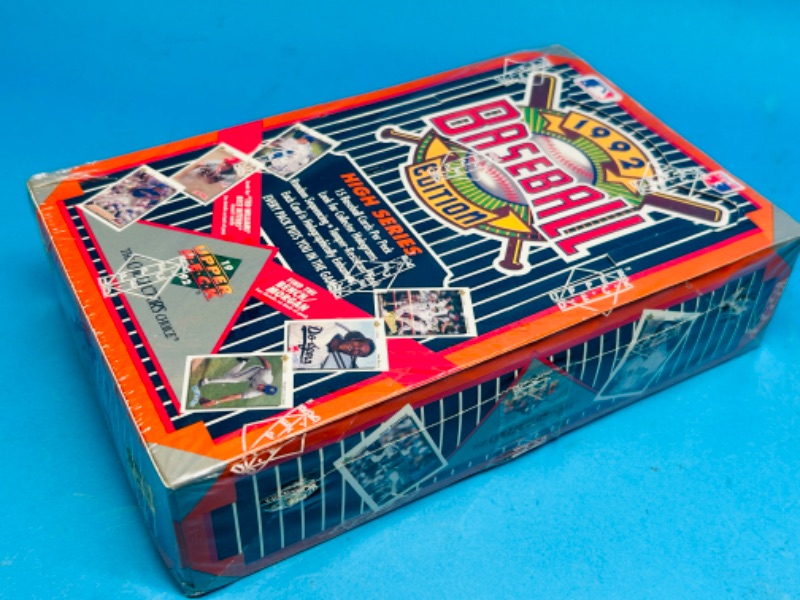 Photo 2 of 987426…sealed Upper Deck 1992 baseball cards high series box