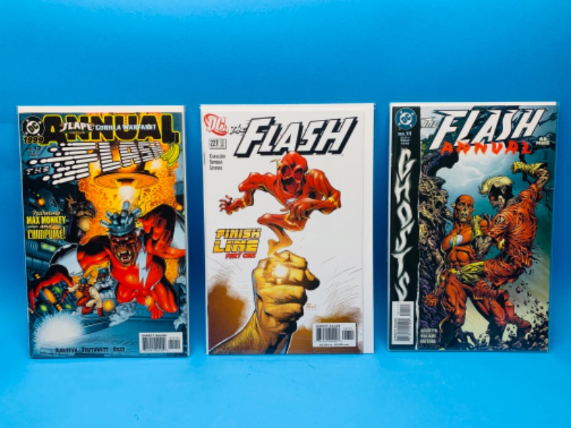 Photo 1 of 987535…3 the Flash comics in plastic sleeves 