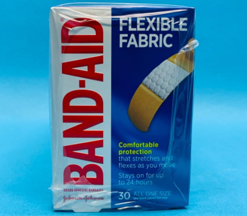 Photo 2 of 987681…6 boxes of flexible fabric bandaids 30 per box all one size 