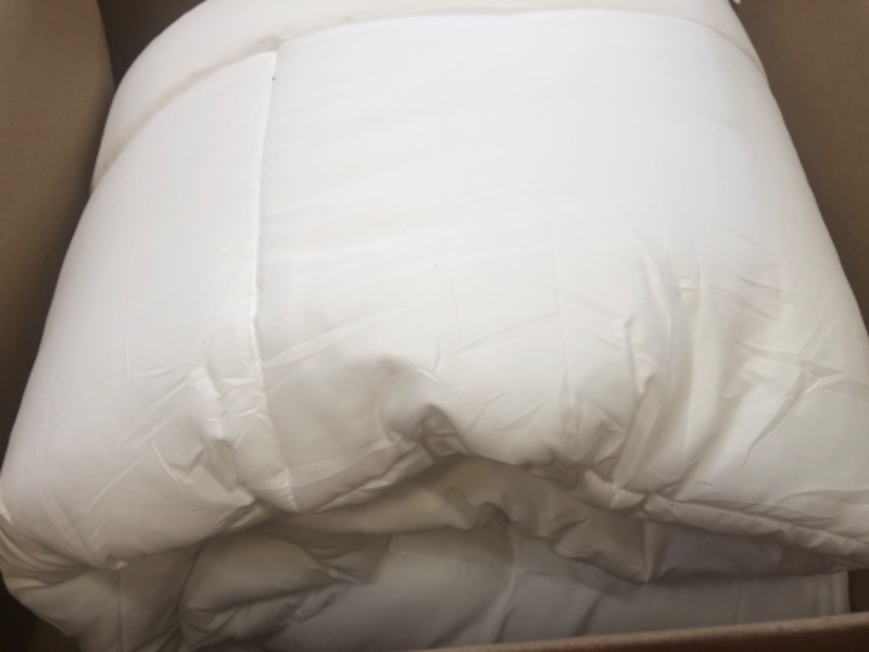 Photo 2 of Bedsure California King Comforter Duvet Insert - Down Alternative White Comforter Cal King Size, Quilted All Season California King Duvet Insert with Corner Tabs California King White